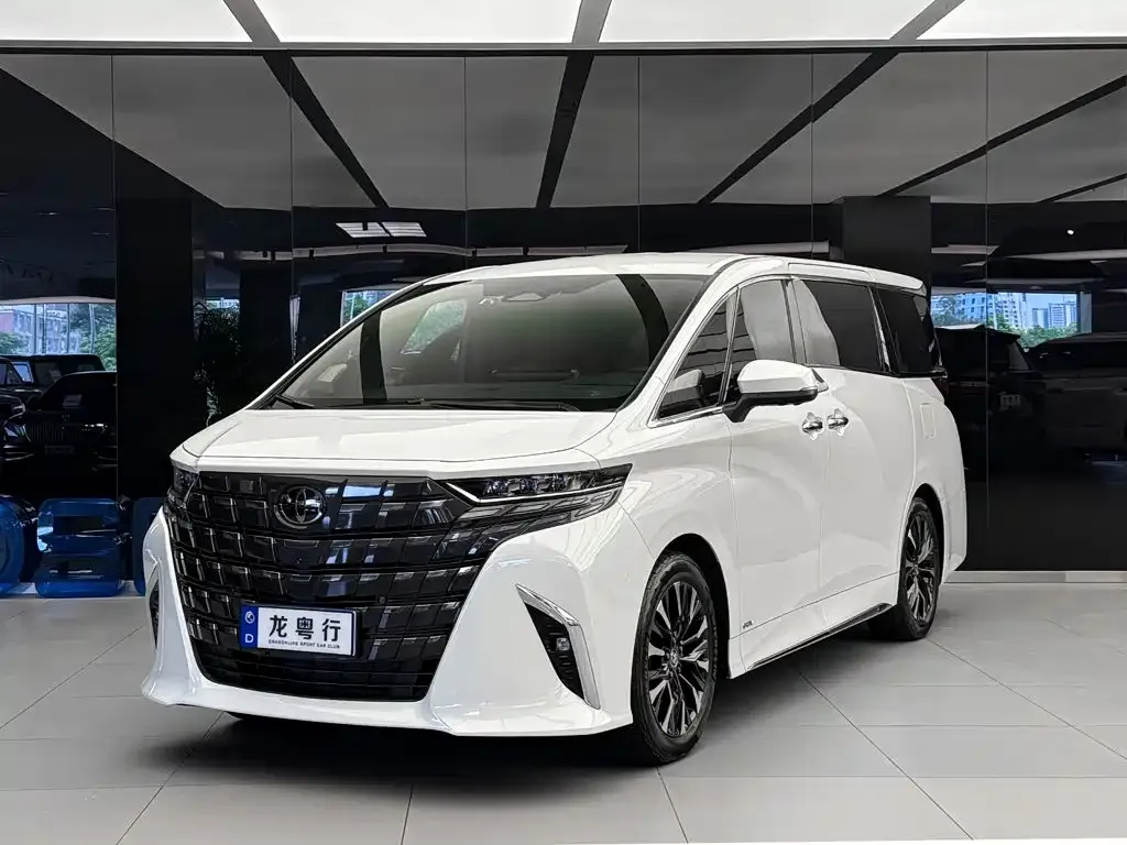 Toyota Alphard — фото 1