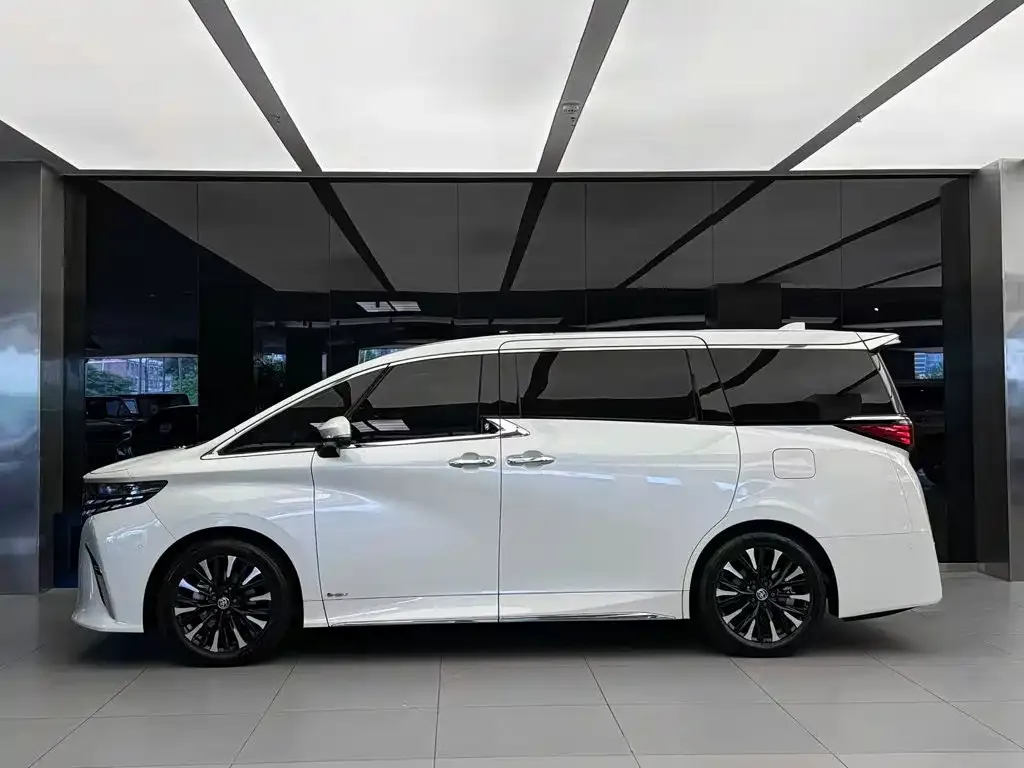 Toyota Alphard — фото 5