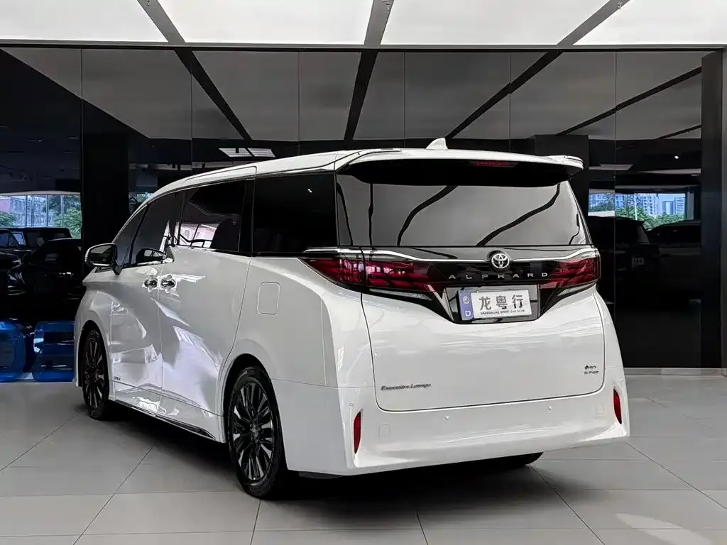 Toyota Alphard — фото 6