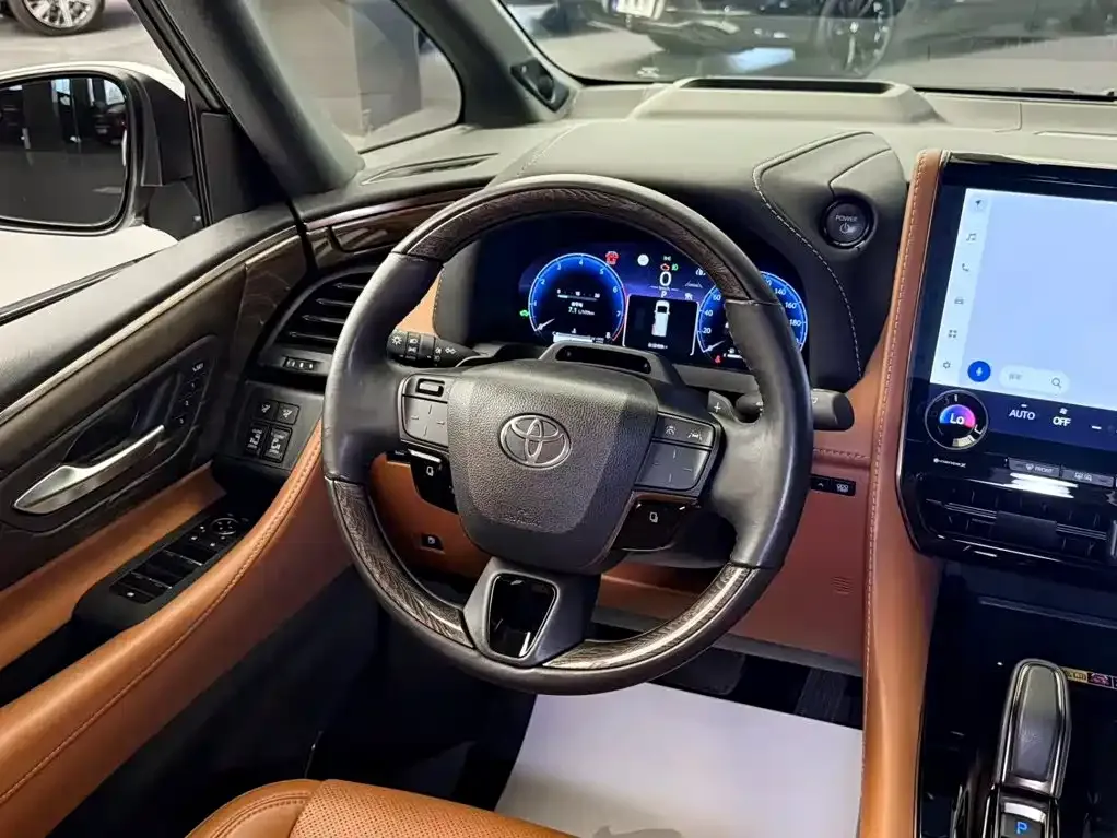 Toyota Alphard — фото 8