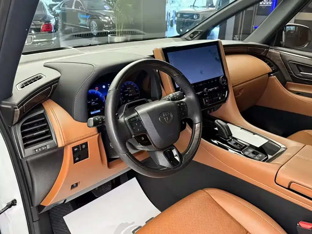 Toyota Alphard — фото 2