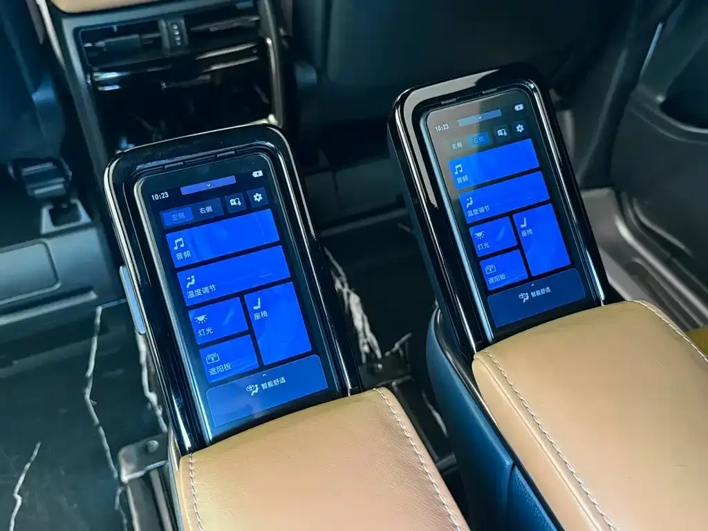 Toyota Alphard — фото 3