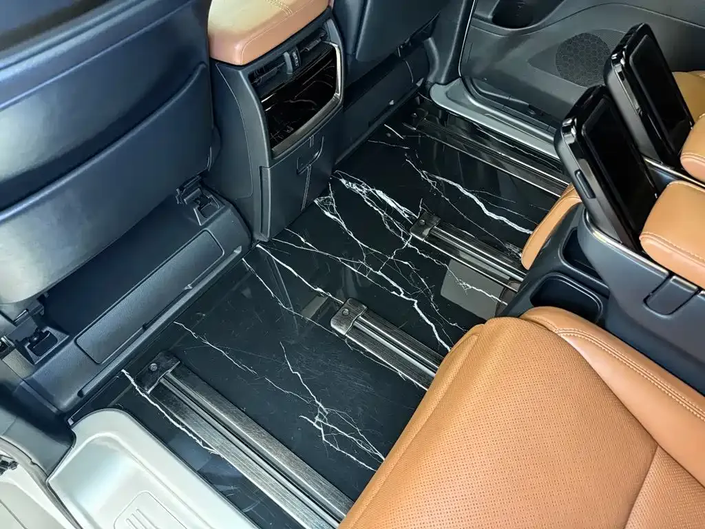 Toyota Alphard — фото 4