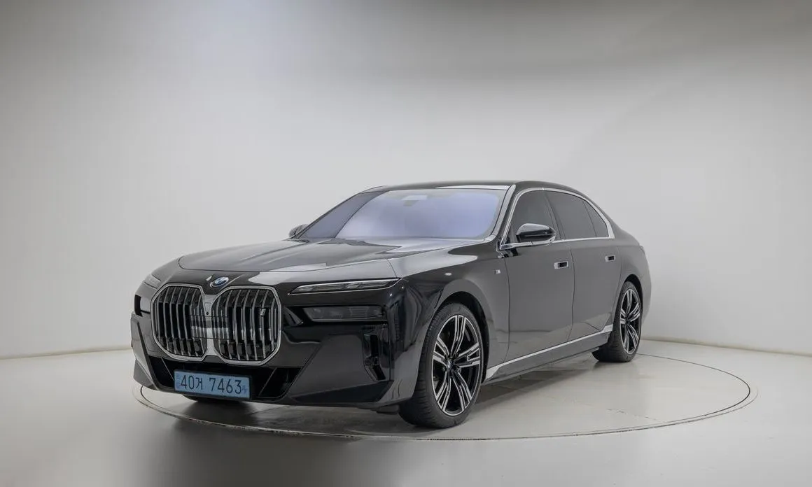 BMW i7 — фото 1