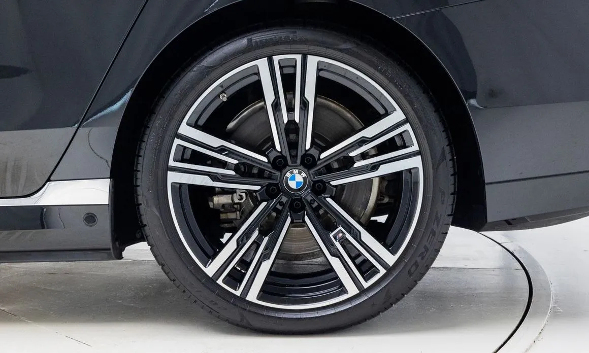 BMW i7 — фото 6