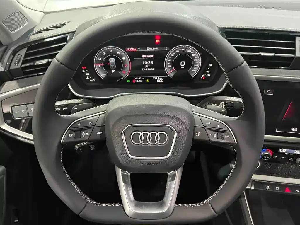 Audi Q3 — фото 6