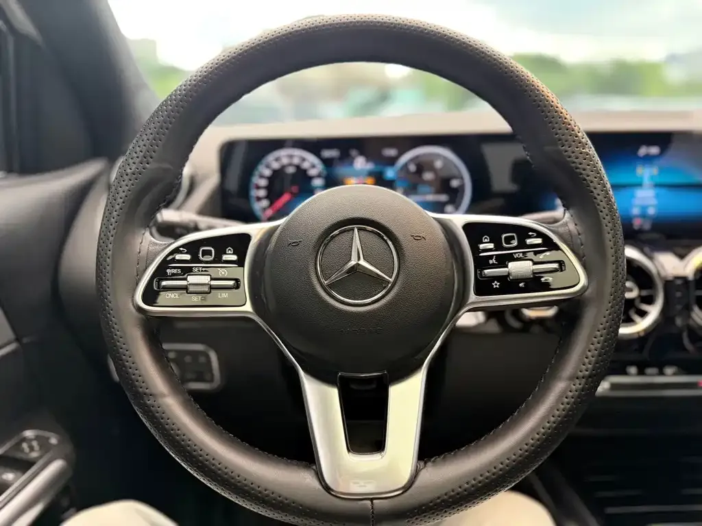Mercedes-Benz GLA — фото 6