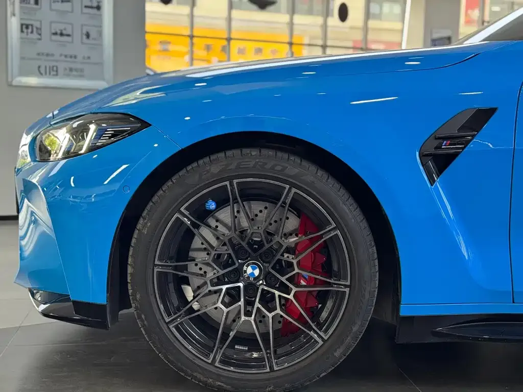 BMW M4 — фото 4