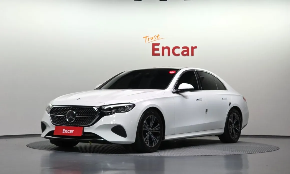 Mercedes-Benz E-Class — фото 1
