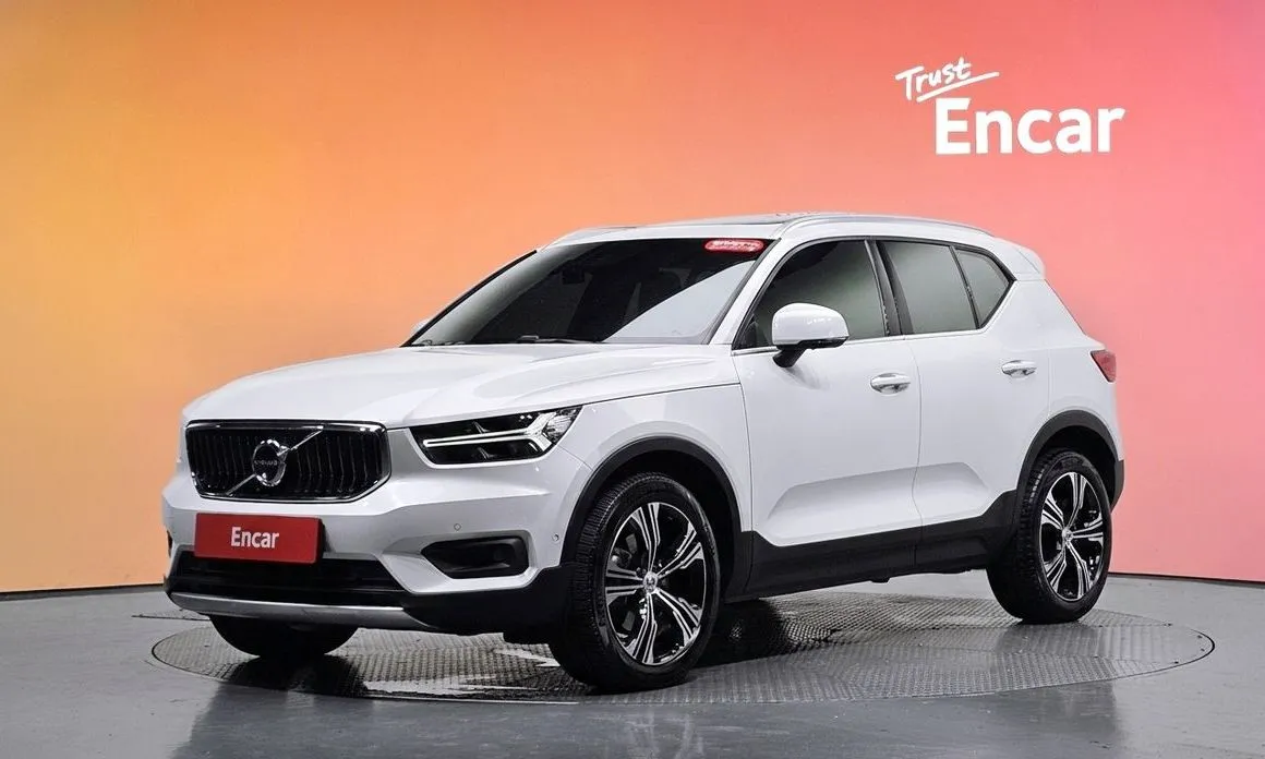 Volvo XC40 — фото 1