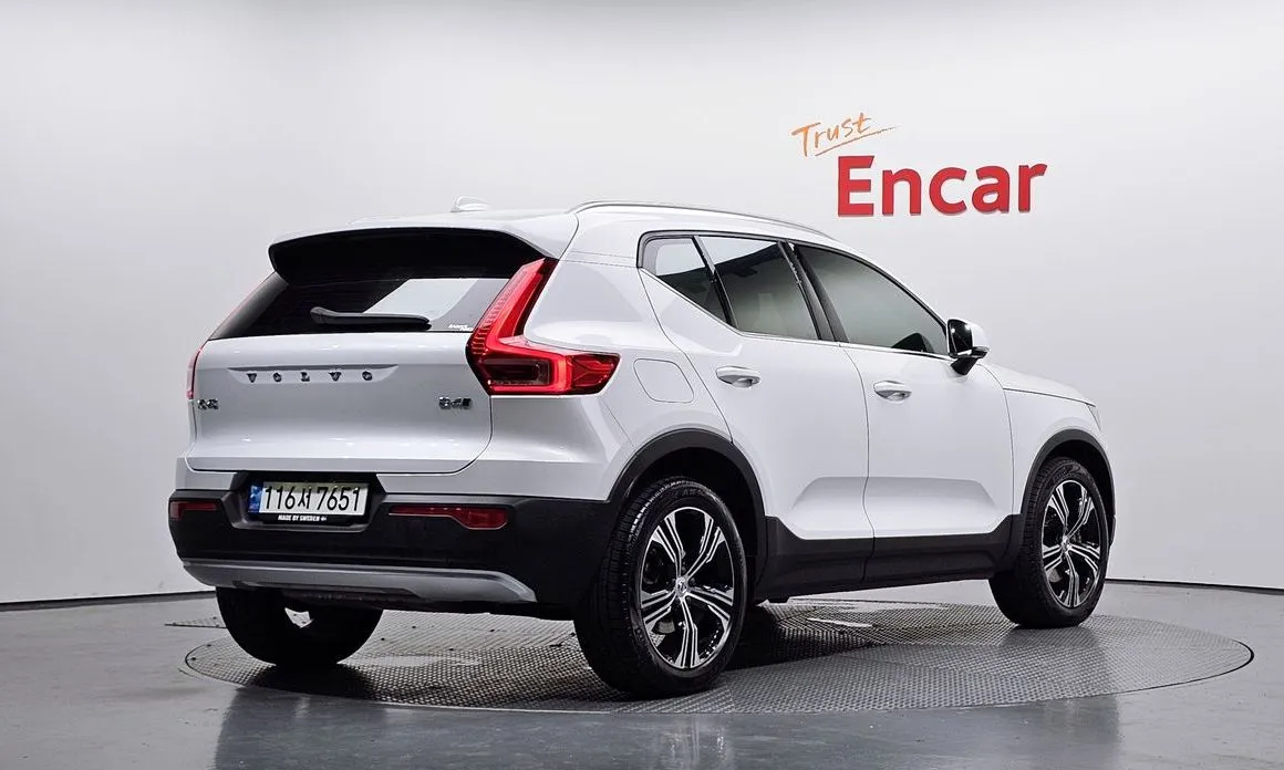 Volvo XC40 — фото 7