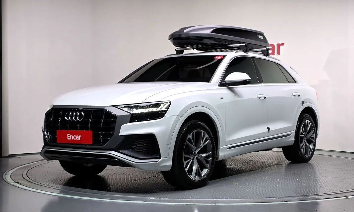 Audi Q8 — фото 1