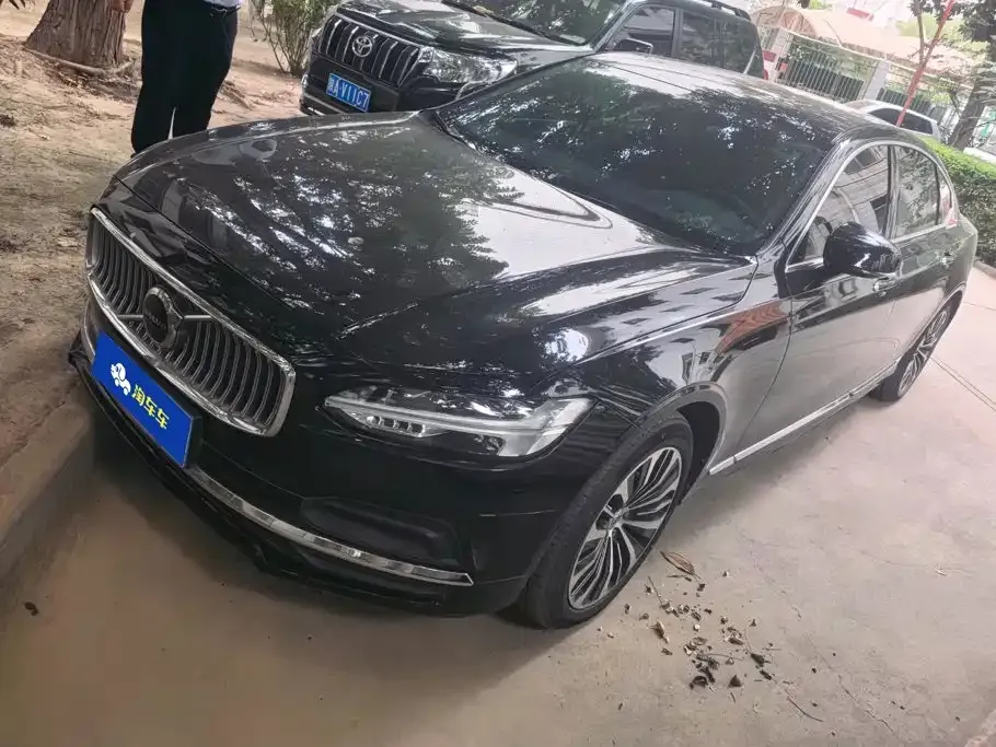 Volvo S90 — фото 1
