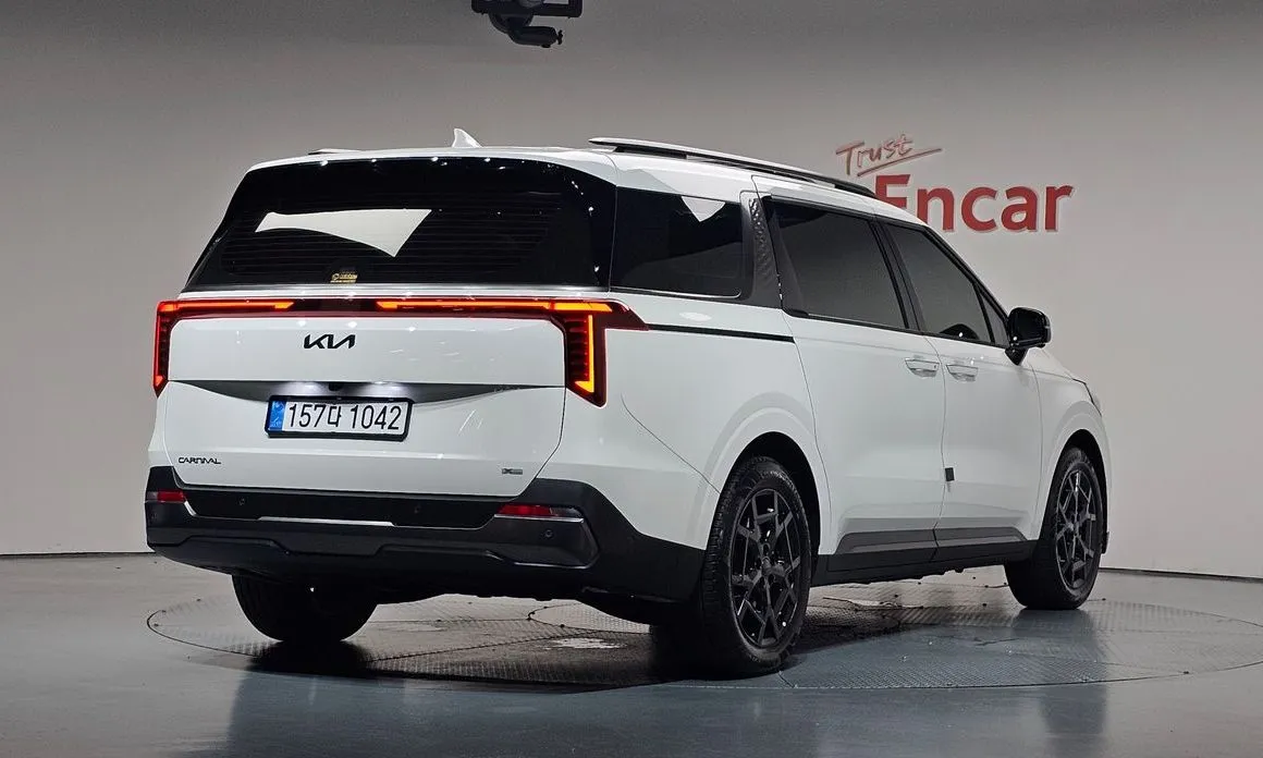 Kia Carnival — фото 10