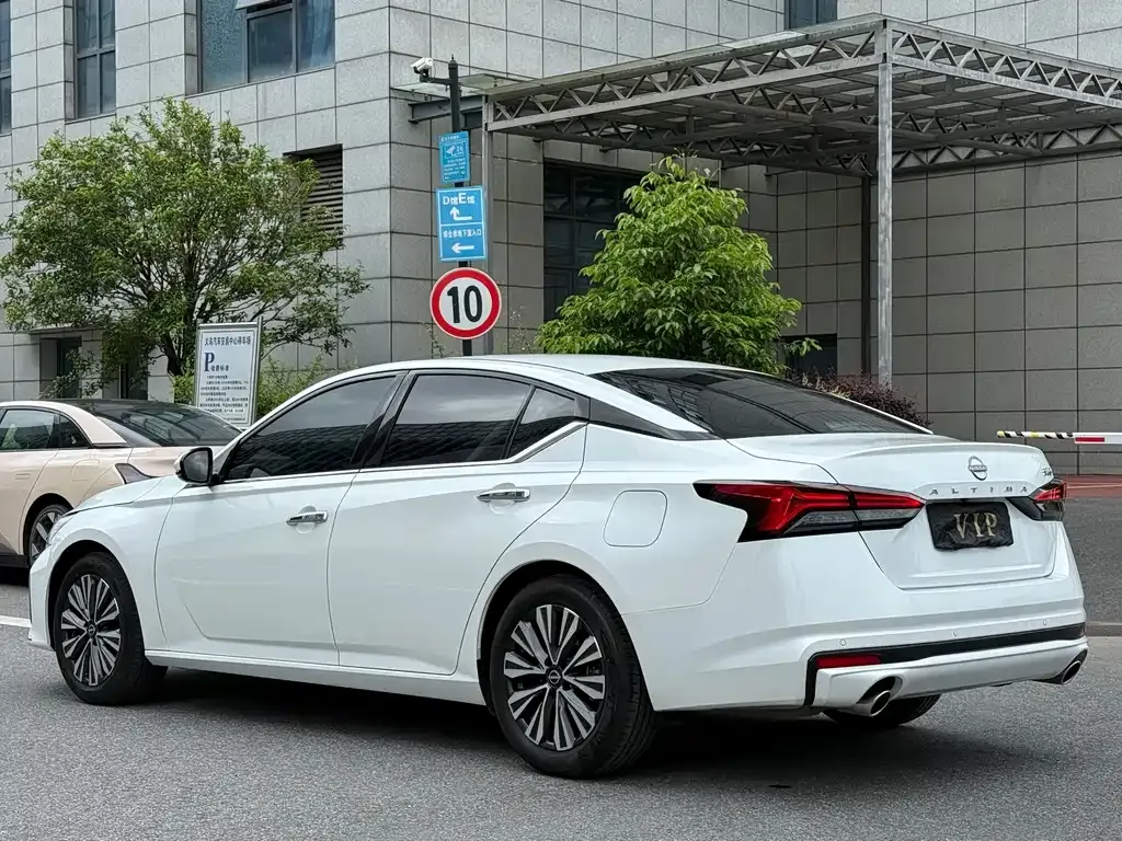 Nissan Teana — фото 4