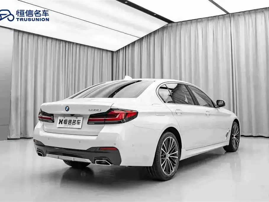 BMW 5 Series — фото 10