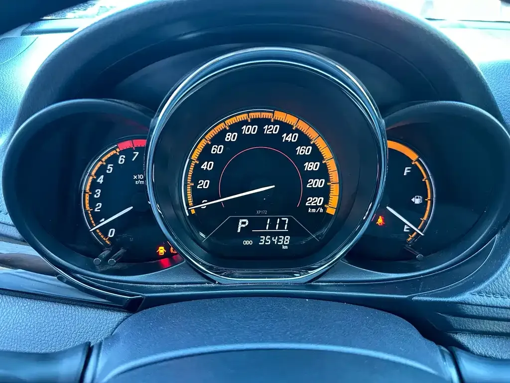 Toyota Yaris L — фото 8