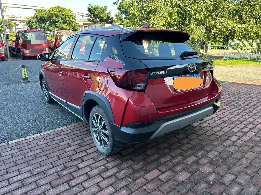Toyota Yaris L — фото 3