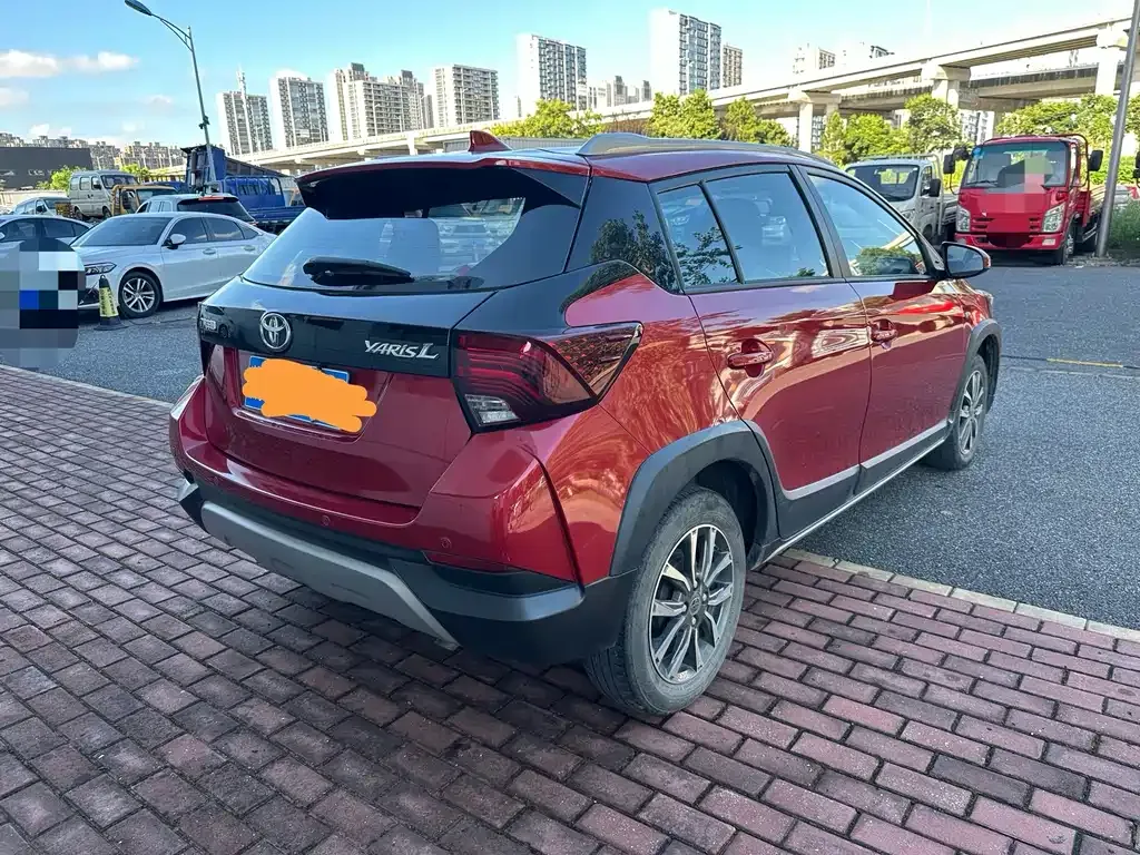 Toyota Yaris L — фото 4