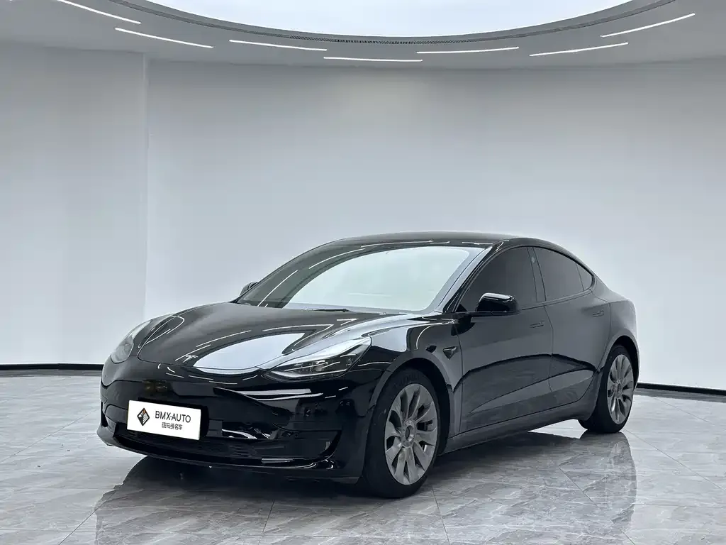 Tesla Model 3 — фото 1