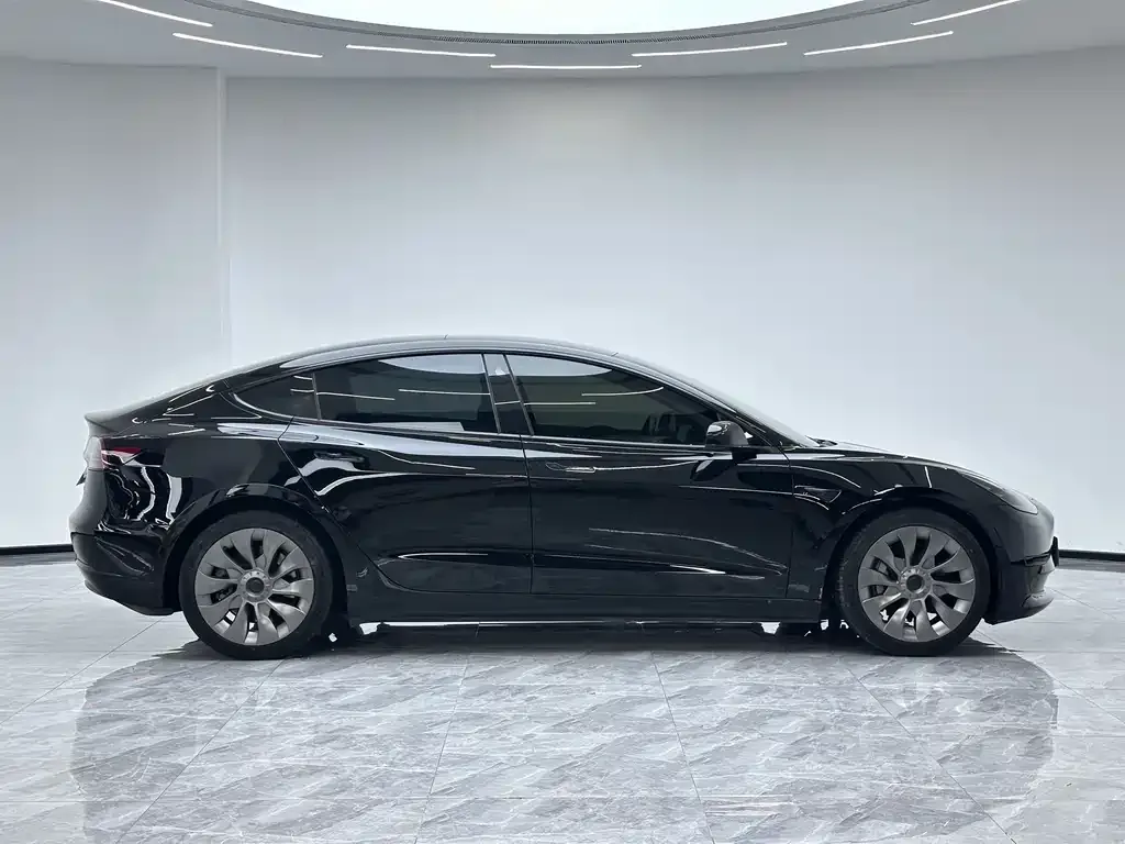 Tesla Model 3 — фото 8