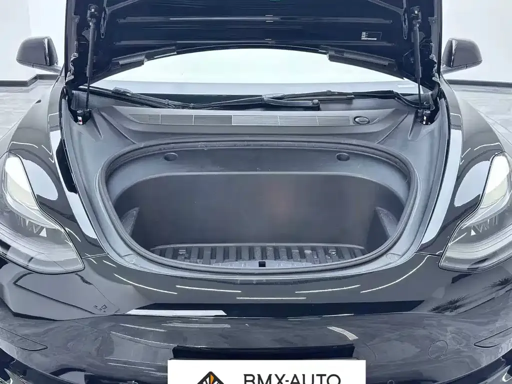 Tesla Model 3 — фото 10