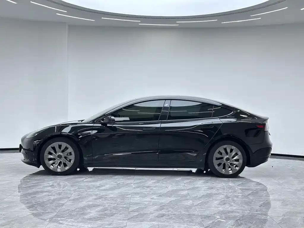 Tesla Model 3 — фото 5