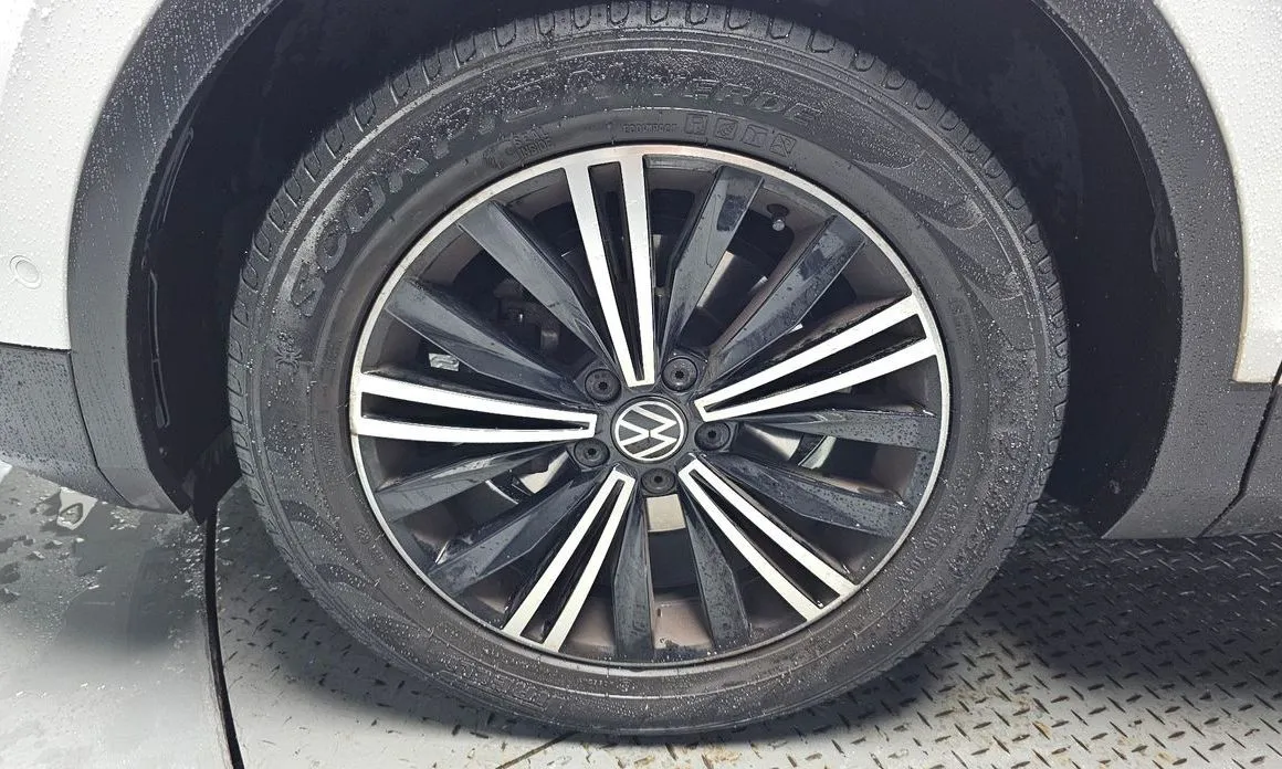 Volkswagen Tiguan — фото 6