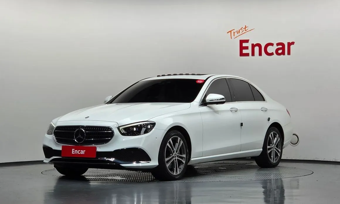 Mercedes-Benz E-Class — фото 1