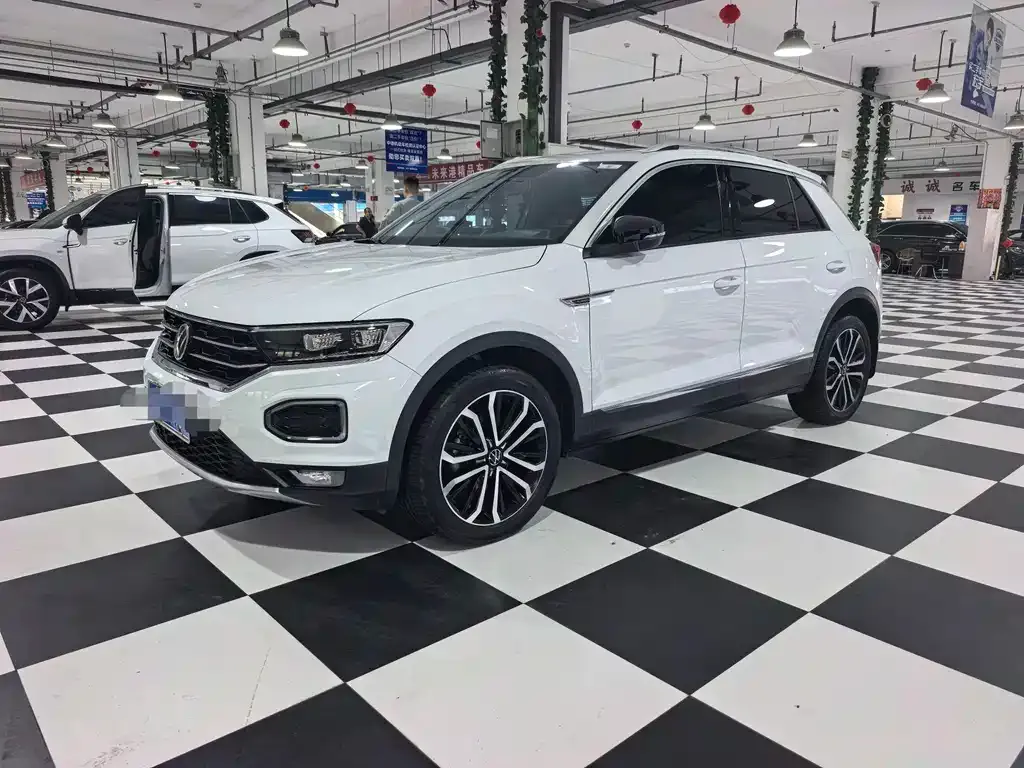 Volkswagen T-Roc — фото 1