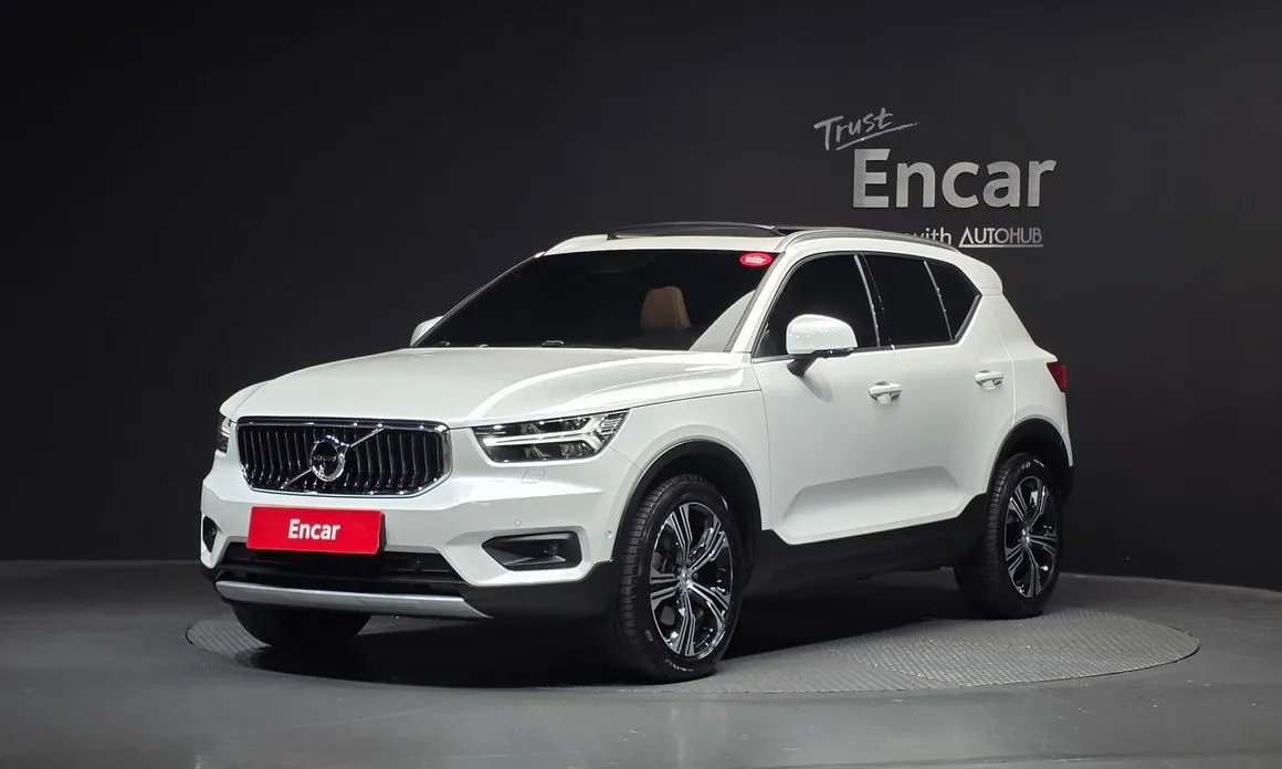 Volvo XC40 — фото 1