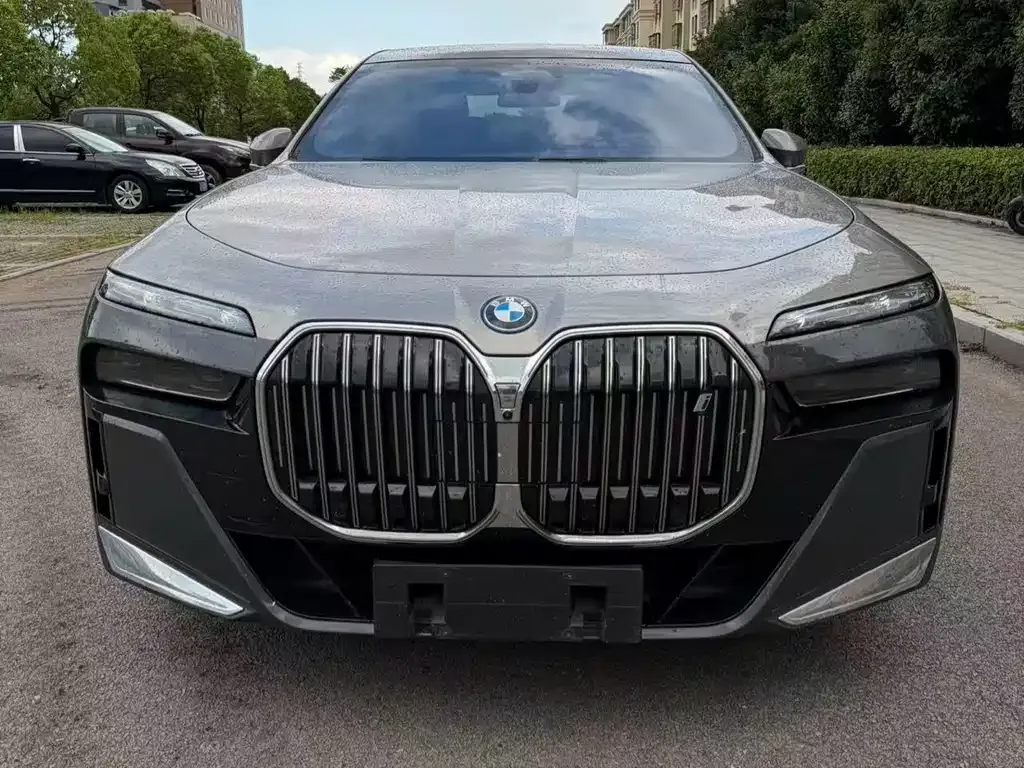 BMW i7 — фото 1