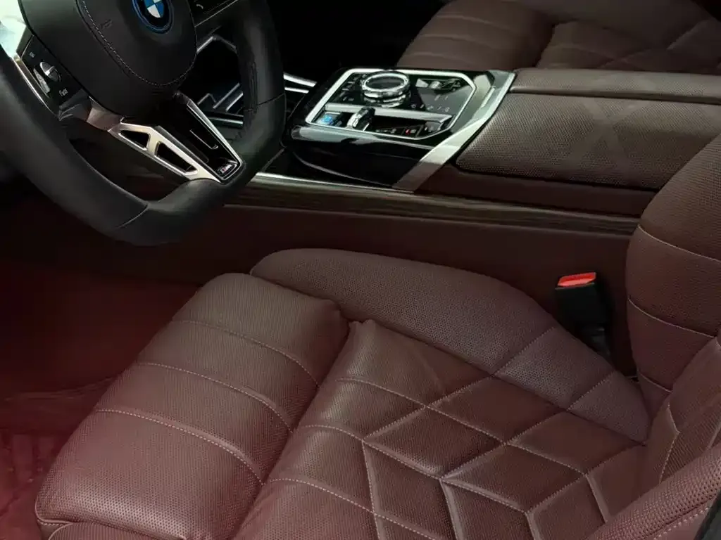BMW i7 — фото 4
