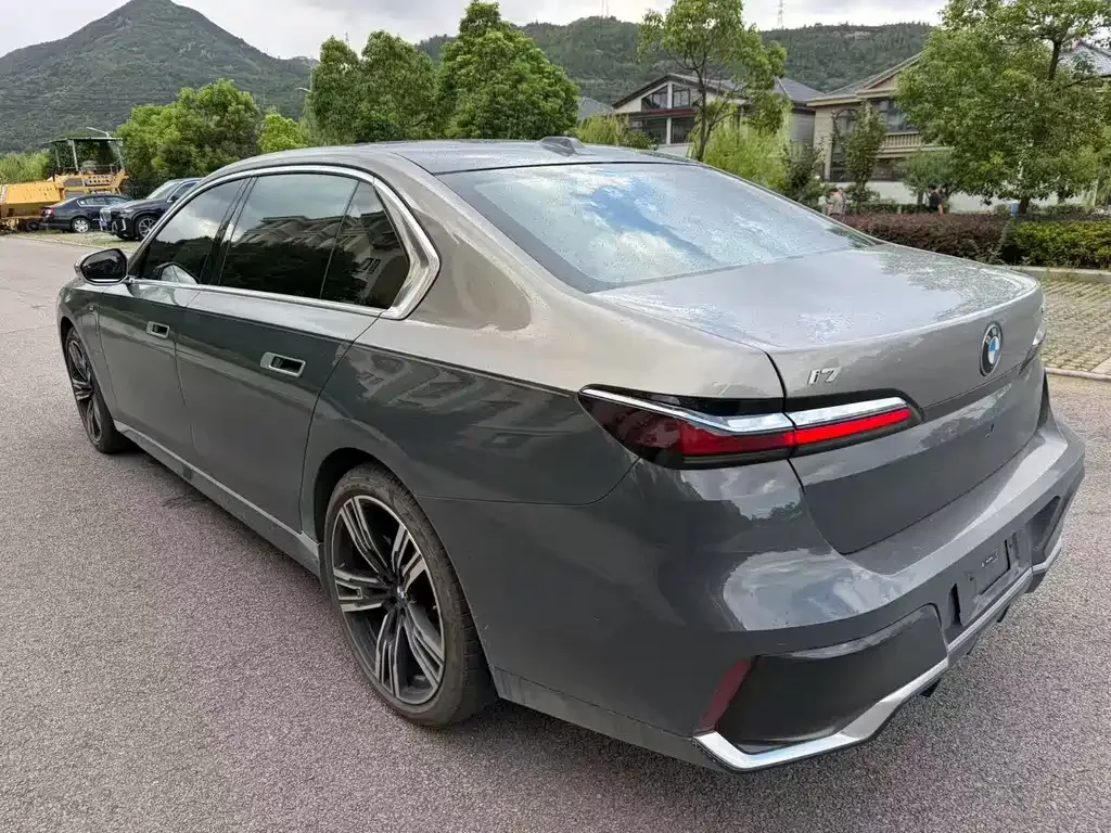 BMW i7 — фото 5