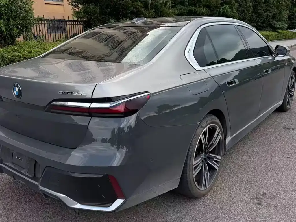 BMW i7 — фото 6