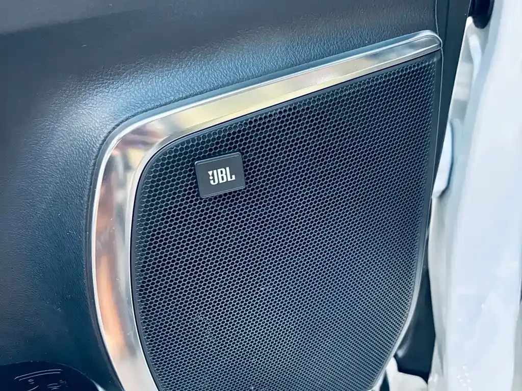 Toyota Alphard — фото 10