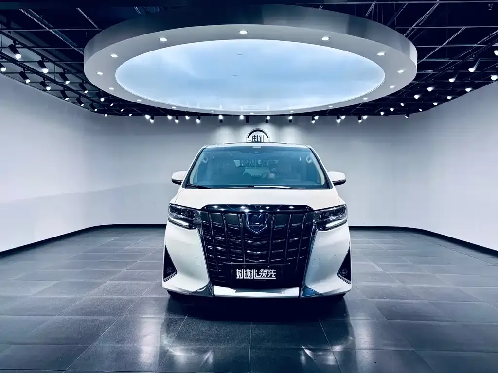 Toyota Alphard — фото 5