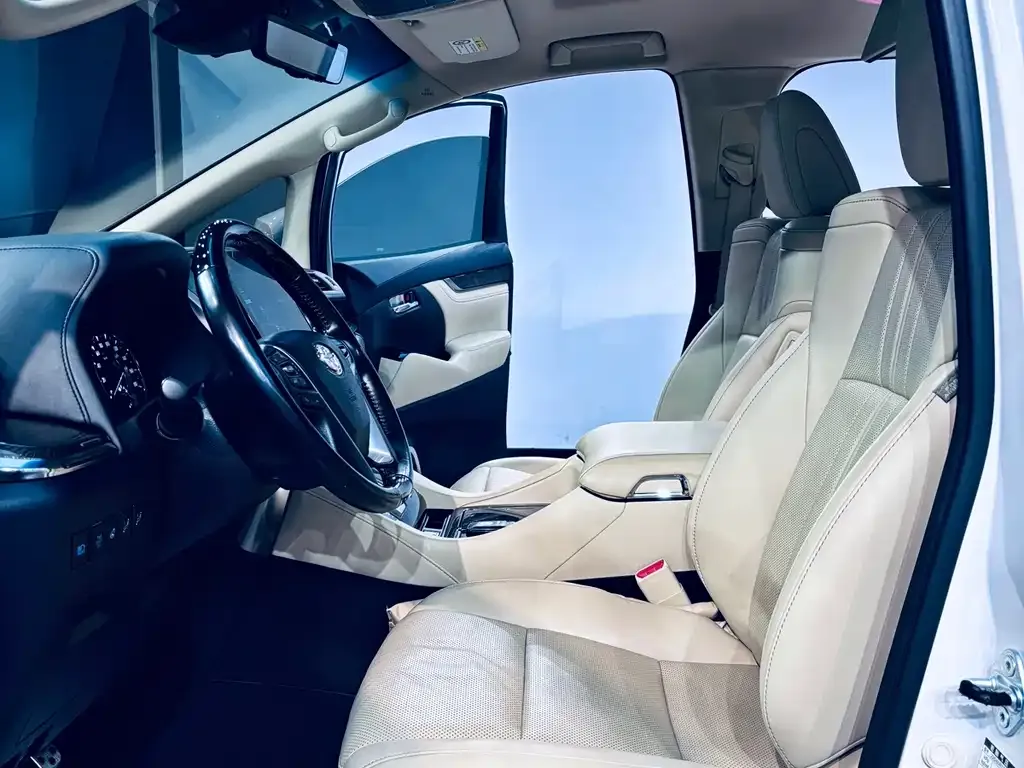 Toyota Alphard — фото 4