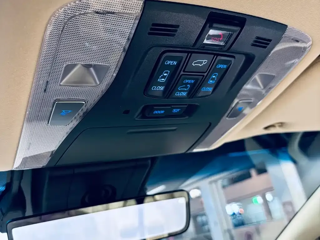 Toyota Alphard — фото 9
