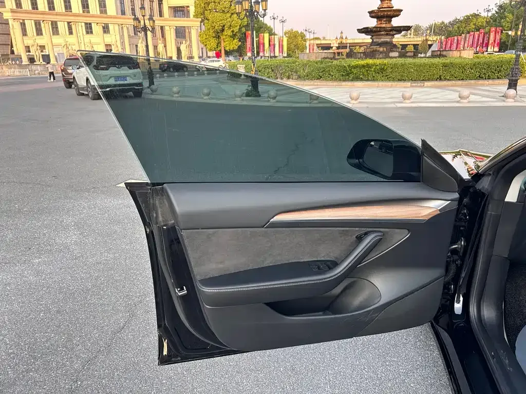 Tesla Model 3 — фото 6