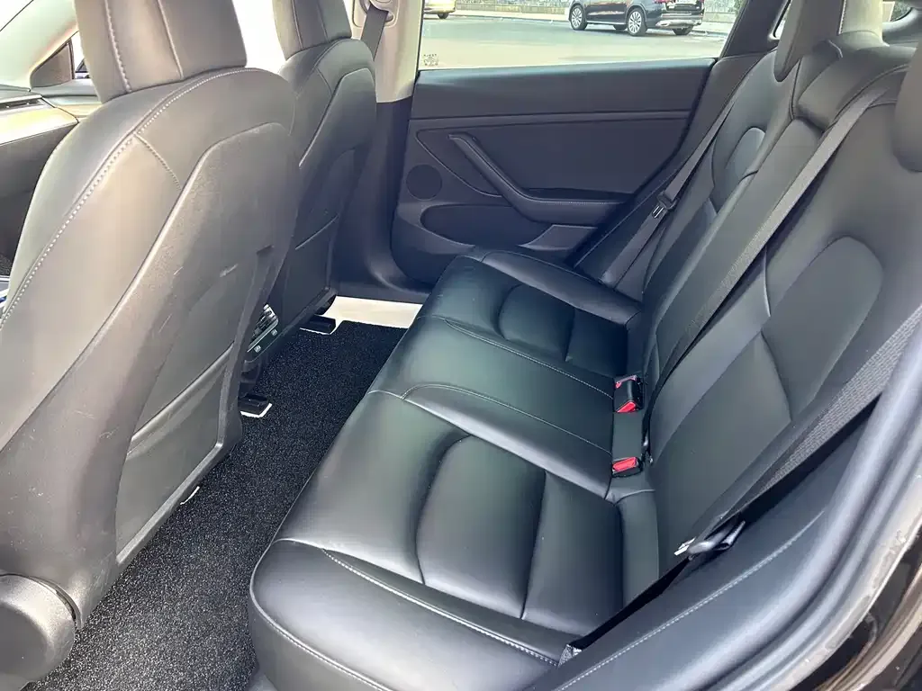 Tesla Model 3 — фото 4