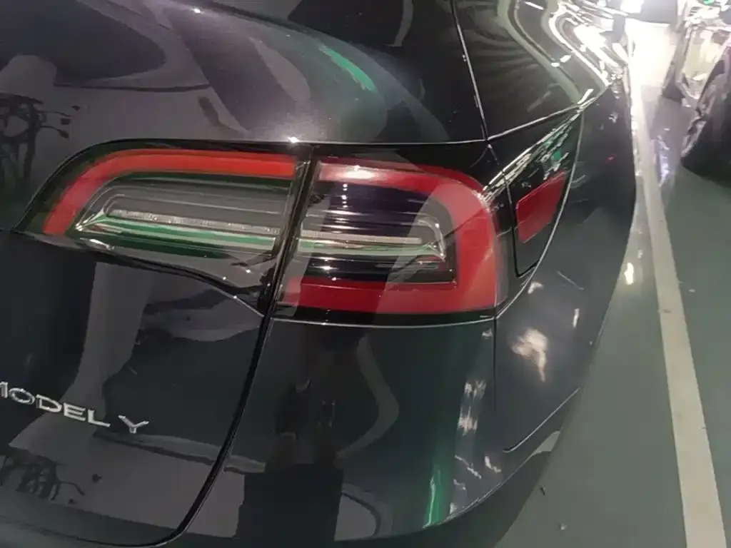 Tesla Model Y — фото 2