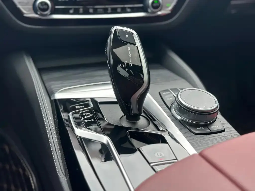 BMW 5 Series — фото 4