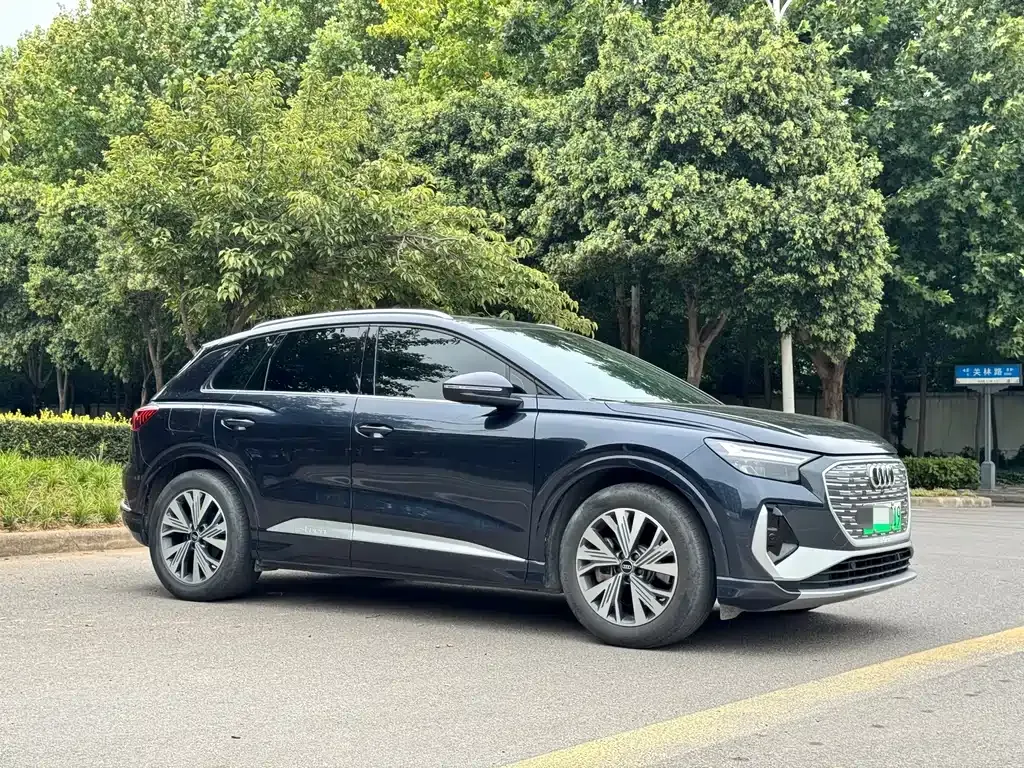 Audi Q4 e-tron — фото 4