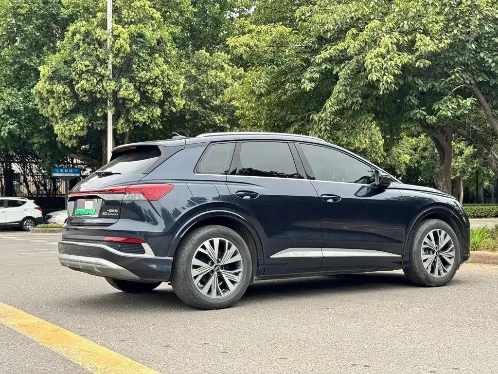 Audi Q4 e-tron — фото 6