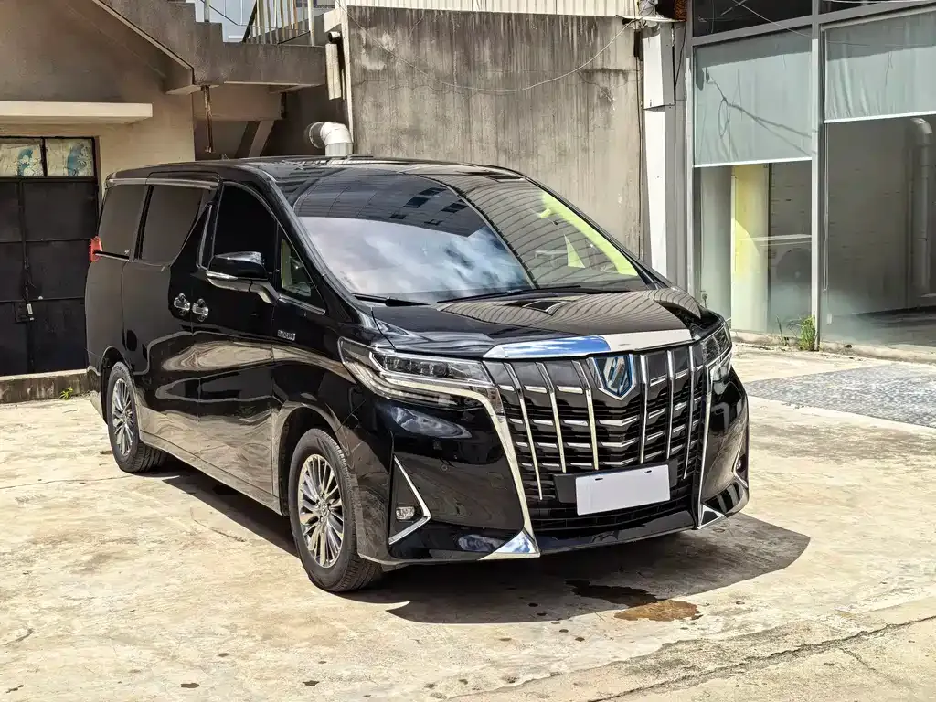 Toyota Alphard — фото 2