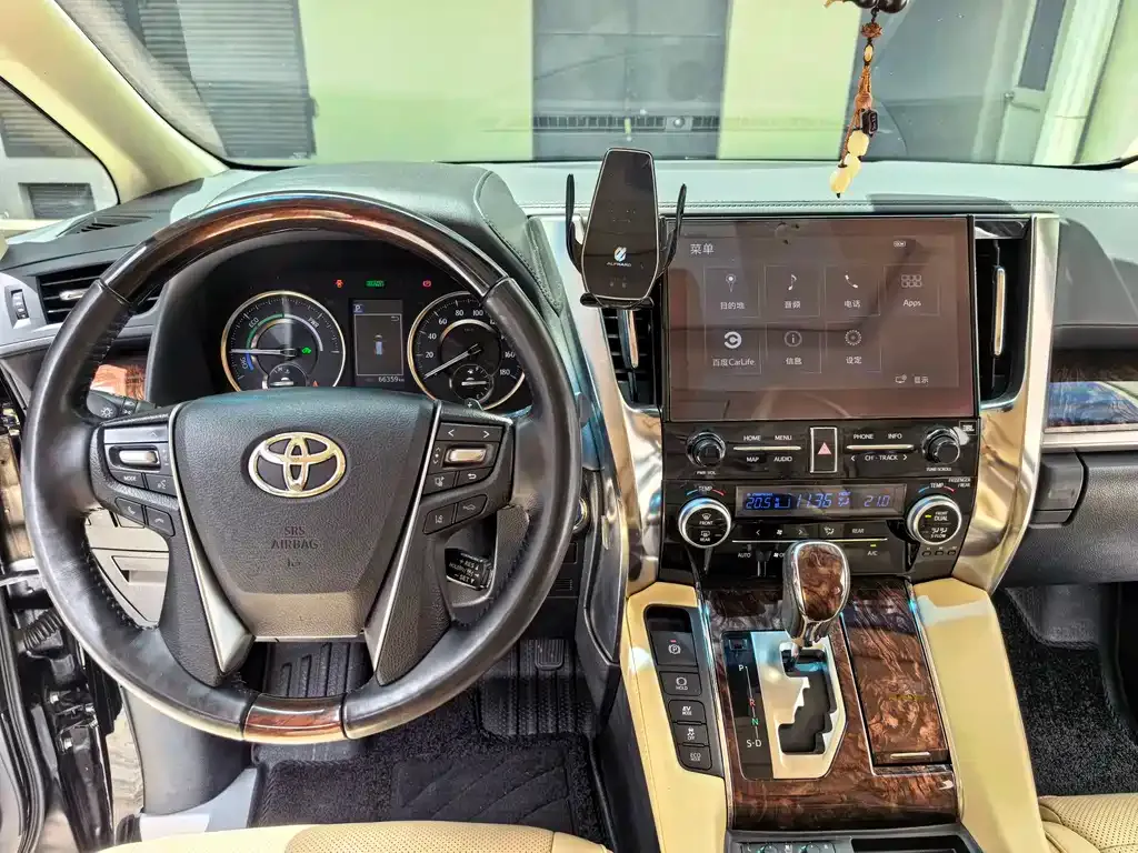 Toyota Alphard — фото 7