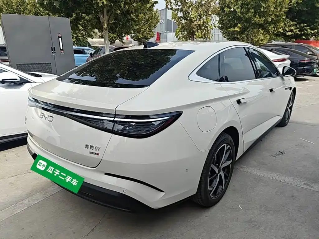 BYD Seal 07 DM-i — фото 9