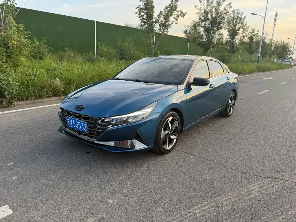 Hyundai Elantra — фото 1