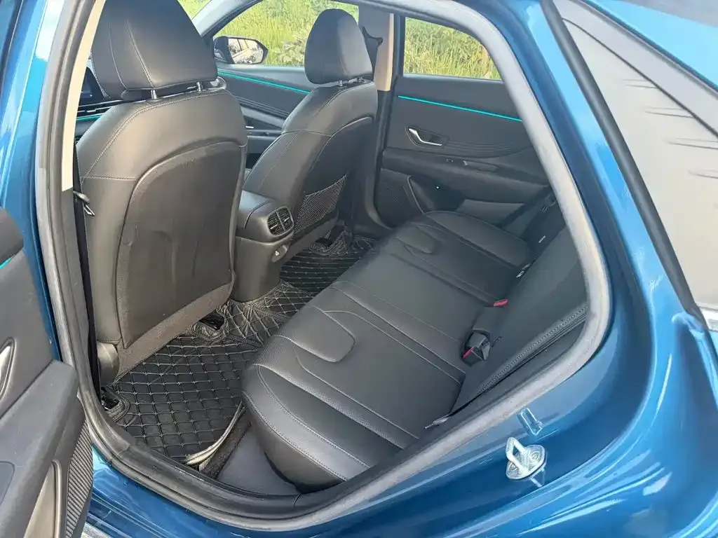 Hyundai Elantra — фото 3